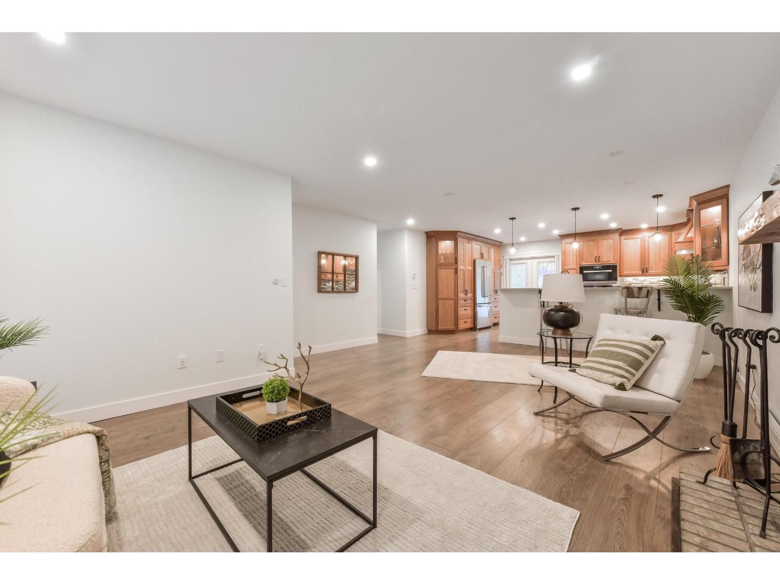 6035 172B Street, Surrey, BC - Indoor Photo Showing Living Room