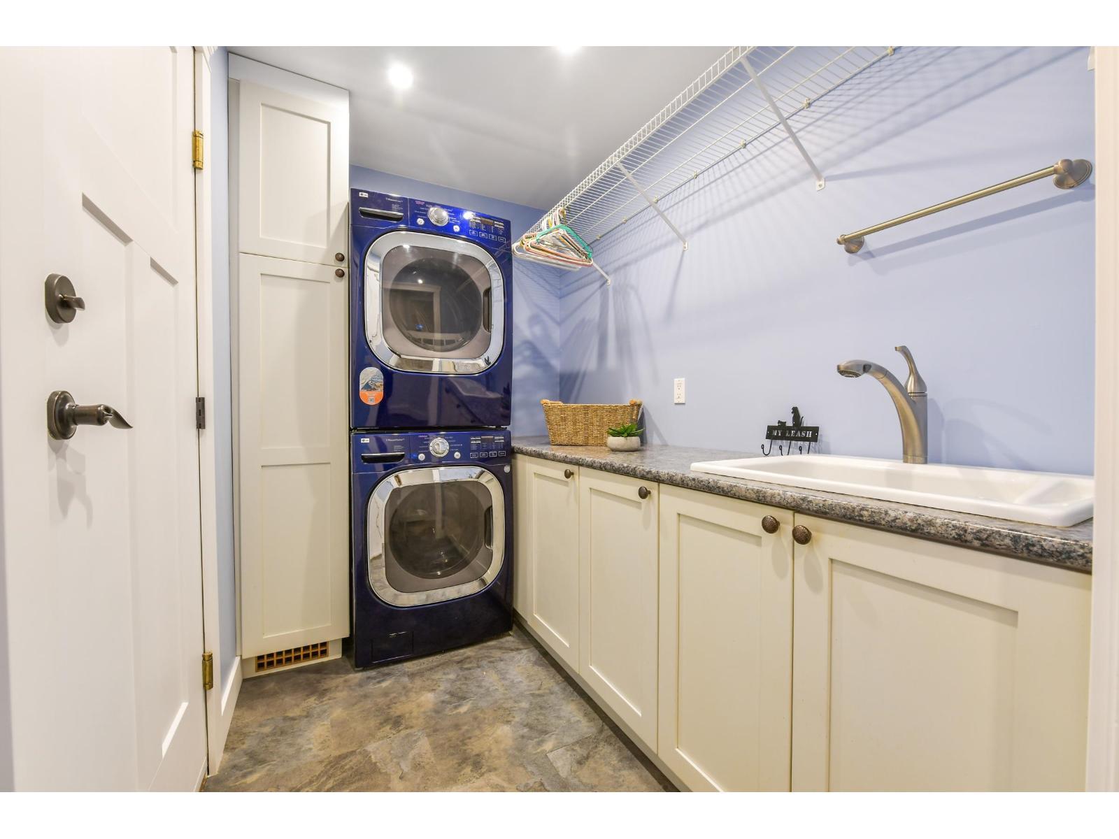 6035 172B Street, Surrey, BC - Indoor Photo Showing Laundry Room