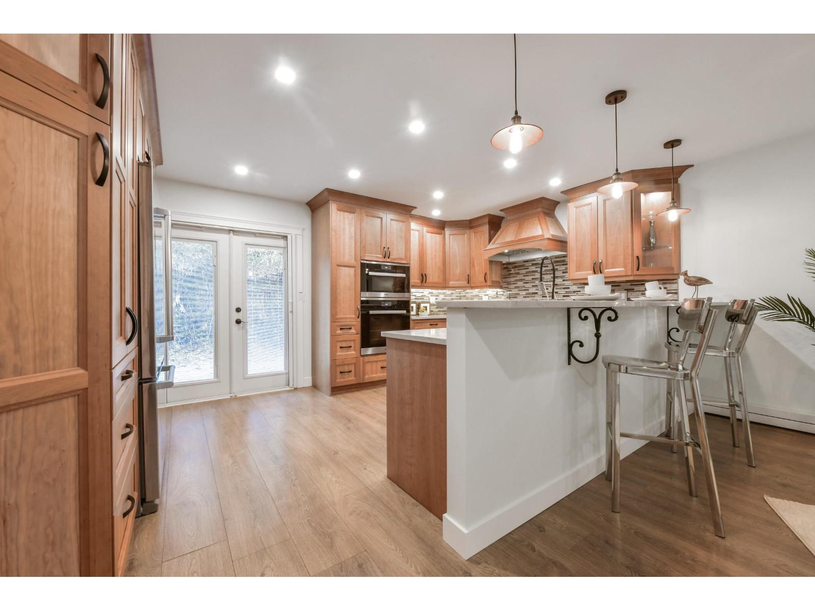6035 172B Street, Surrey, BC - Indoor Photo Showing Kitchen