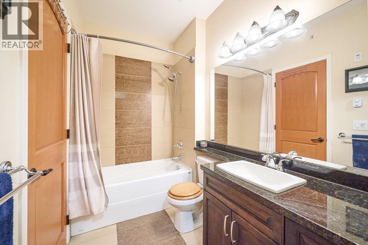 418 11935 Burnett Street, Maple Ridge, BC - Indoor Photo Showing Bathroom