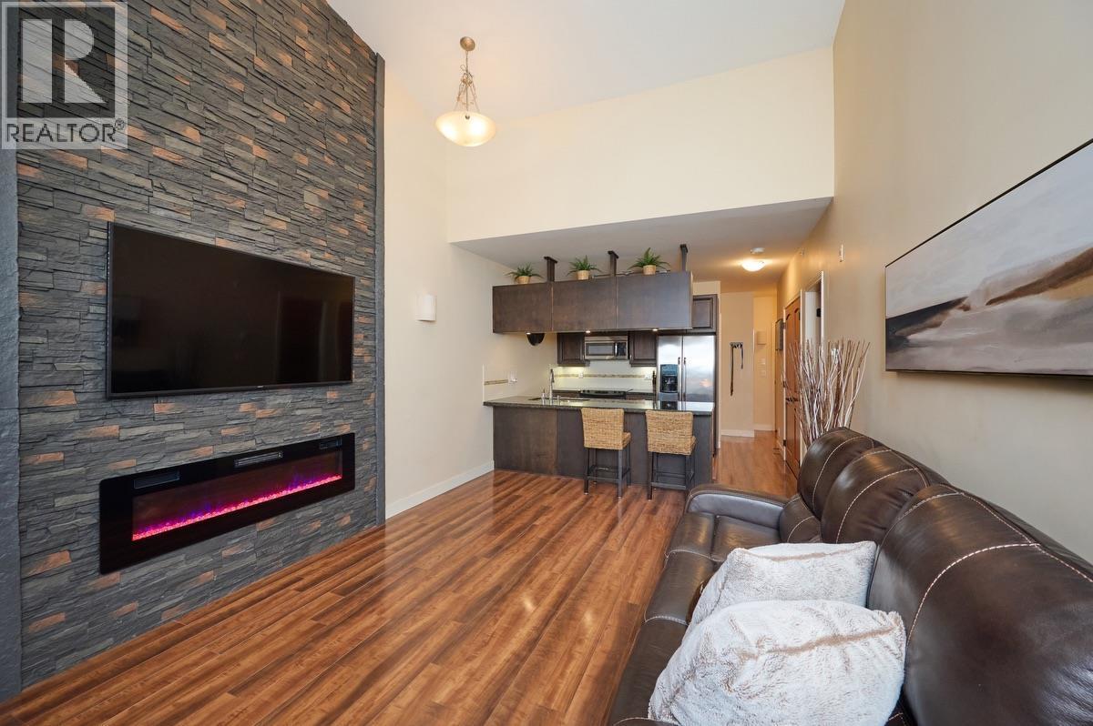 418 11935 Burnett Street, Maple Ridge, BC - Indoor Photo Showing Living Room With Fireplace