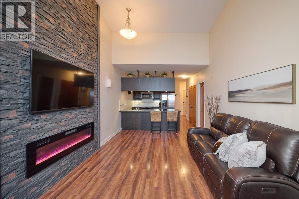 418 11935 Burnett Street, Maple Ridge, BC - Indoor Photo Showing Living Room With Fireplace