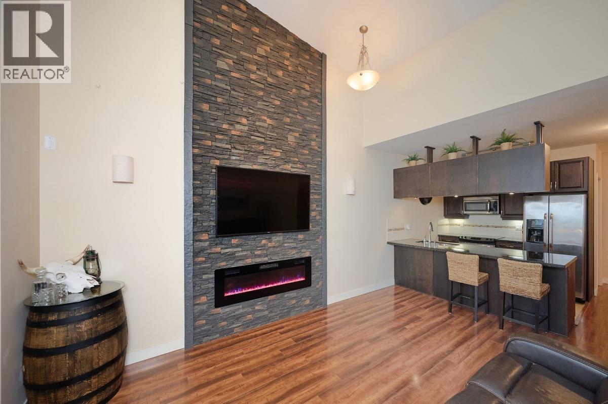 418 11935 Burnett Street, Maple Ridge, BC - Indoor With Fireplace