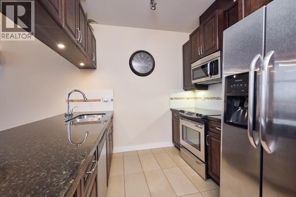418 11935 Burnett Street, Maple Ridge, BC - Indoor Photo Showing Kitchen With Stainless Steel Kitchen