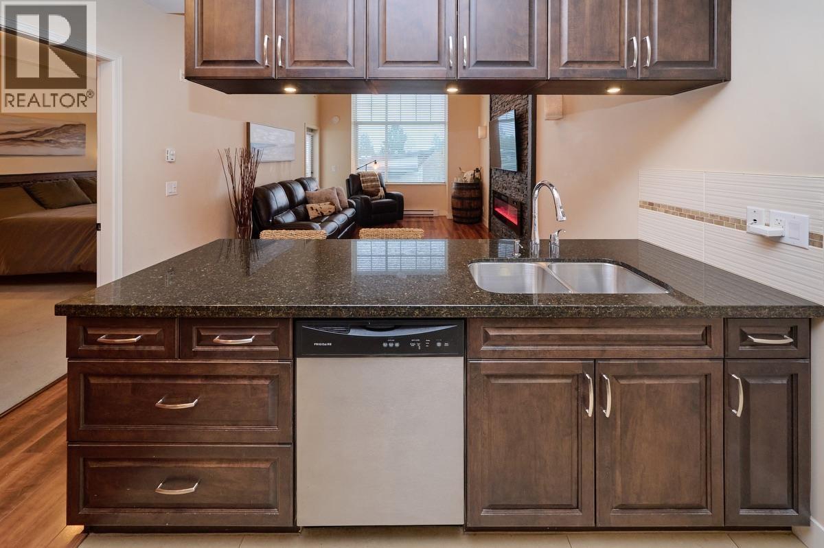 418 11935 Burnett Street, Maple Ridge, BC - Indoor Photo Showing Kitchen With Double Sink