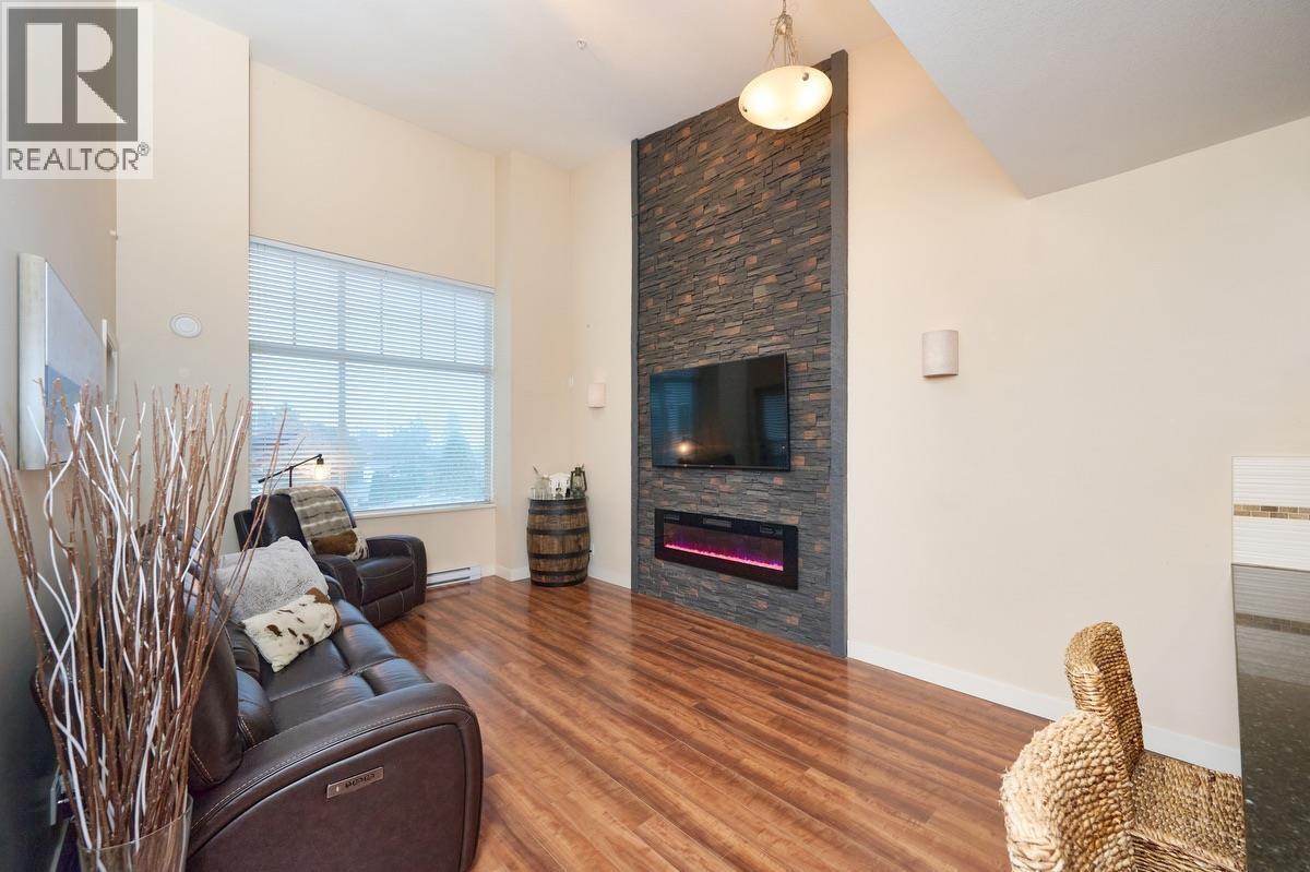 418 11935 Burnett Street, Maple Ridge, BC - Indoor Photo Showing Living Room With Fireplace