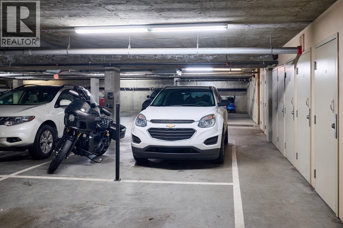 418 11935 Burnett Street, Maple Ridge, BC - Indoor Photo Showing Garage