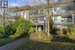 105 1585 E 4TH AVENUE Vancouver, BC V5N 1J9