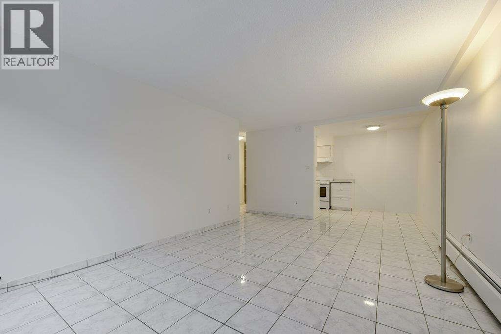 105 1585 E 4Th Avenue, Vancouver, BC - Indoor Photo Showing Other Room