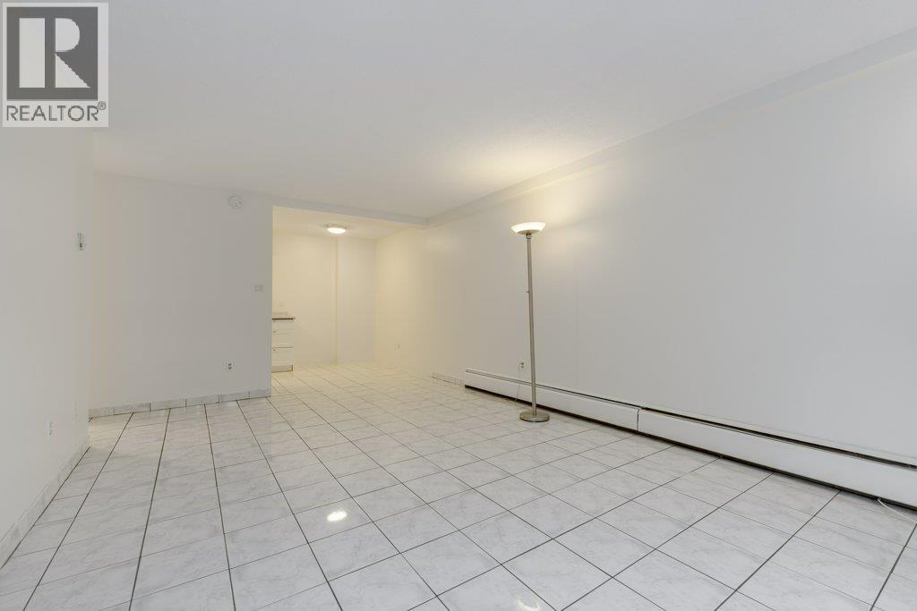 105 1585 E 4Th Avenue, Vancouver, BC - Indoor Photo Showing Other Room