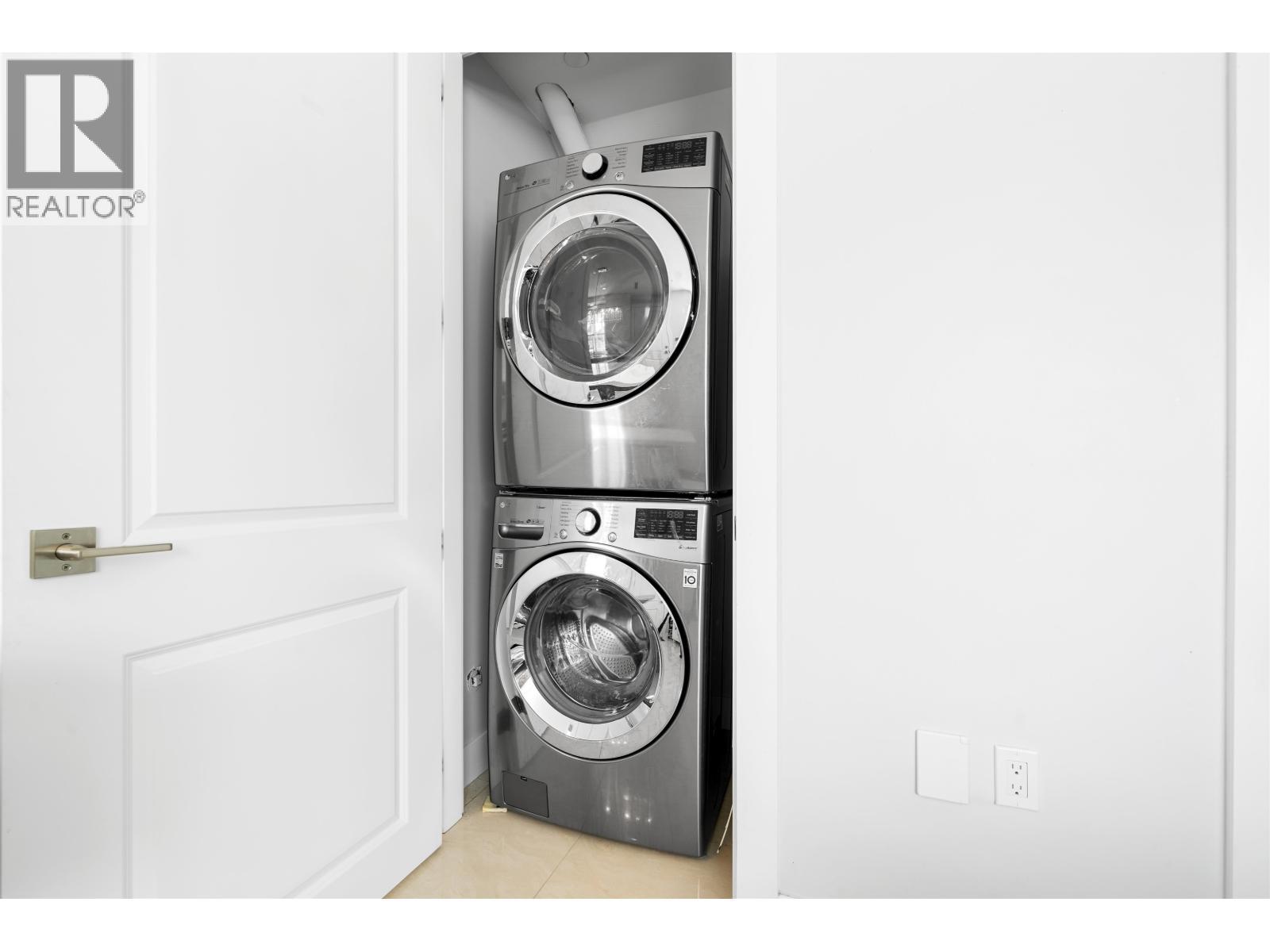 3448 Pandora Street, Vancouver, BC - Indoor Photo Showing Laundry Room