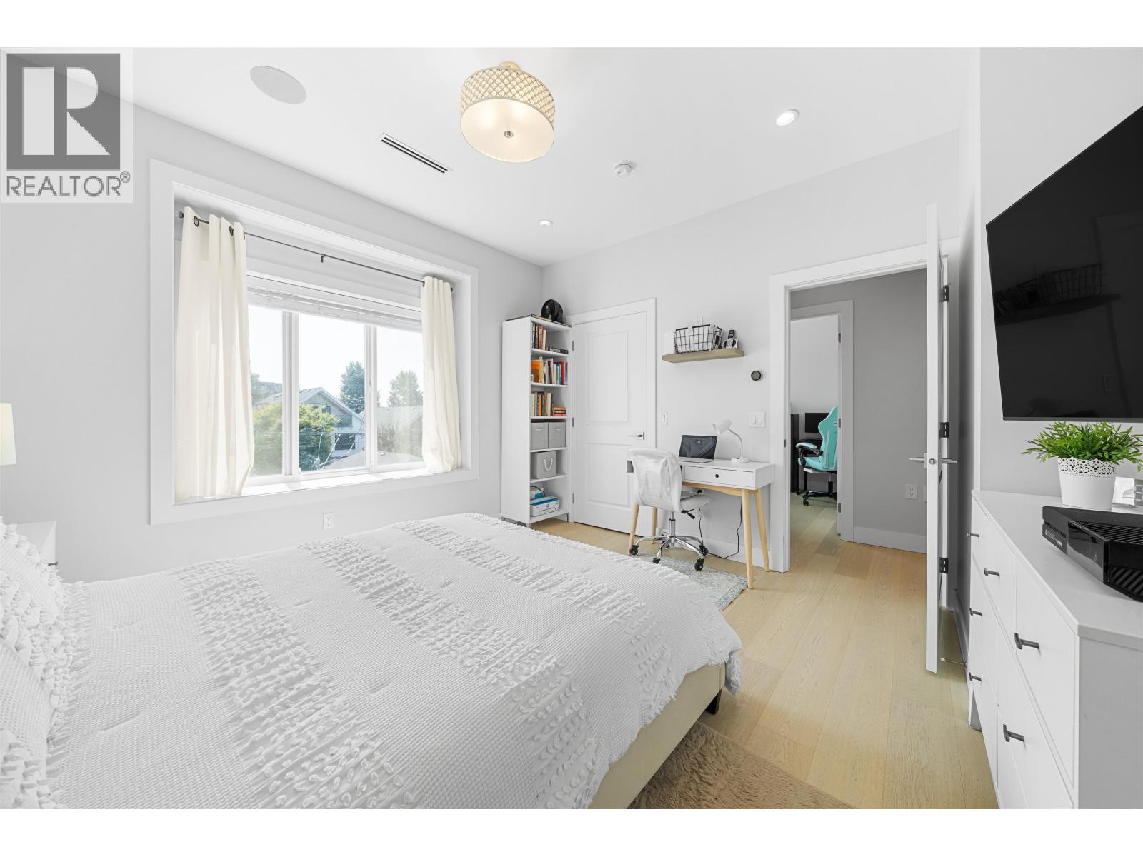 3448 Pandora Street, Vancouver, BC - Indoor Photo Showing Bedroom