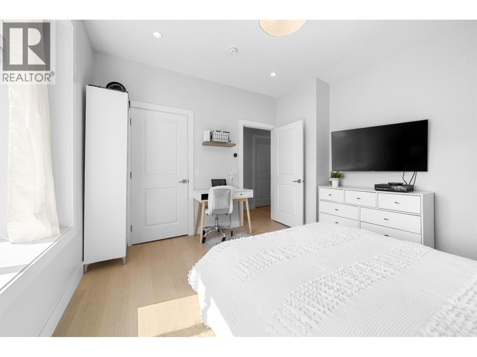 3448 Pandora Street, Vancouver, BC - Indoor Photo Showing Bedroom