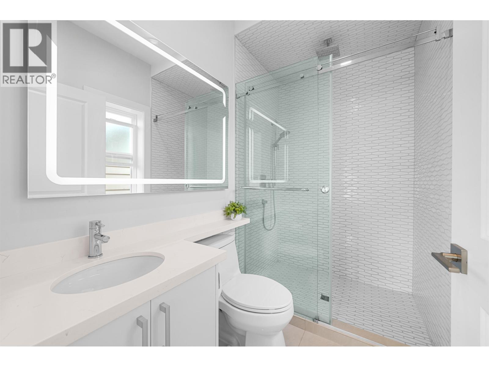 3448 Pandora Street, Vancouver, BC - Indoor Photo Showing Bathroom