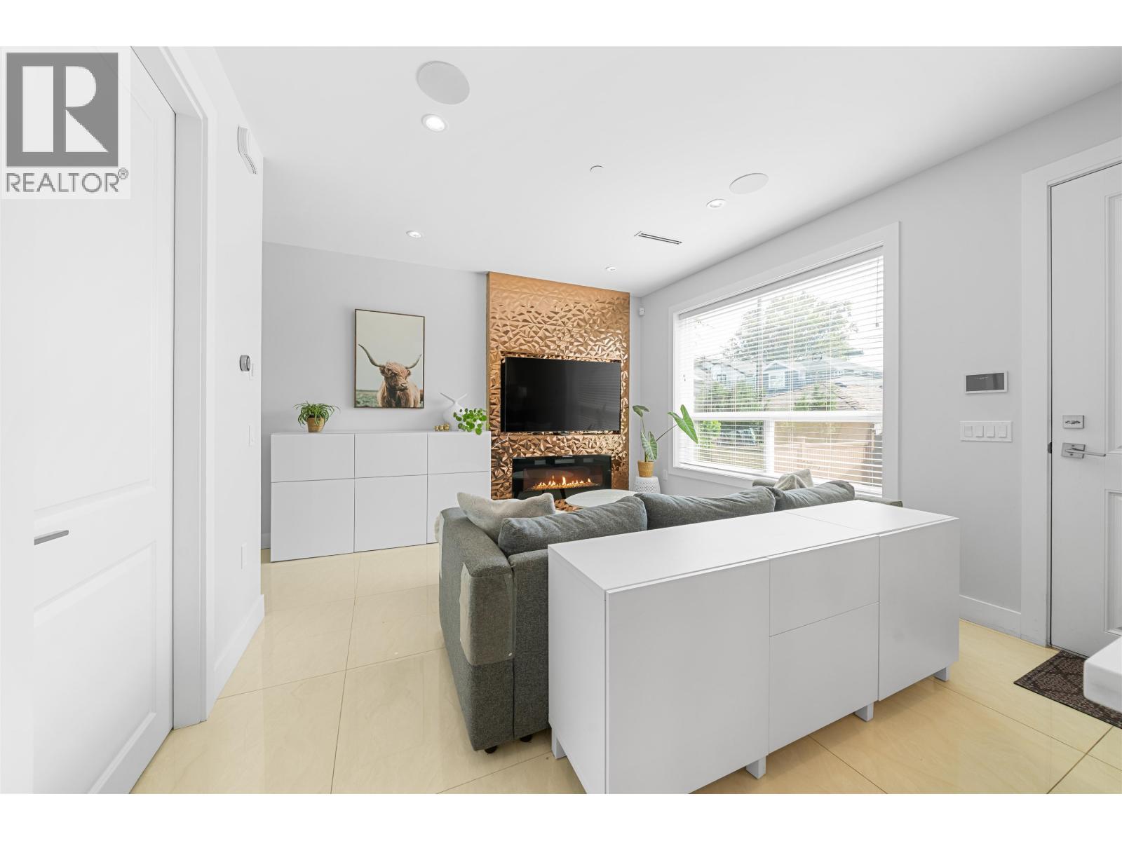 3448 Pandora Street, Vancouver, BC - Indoor