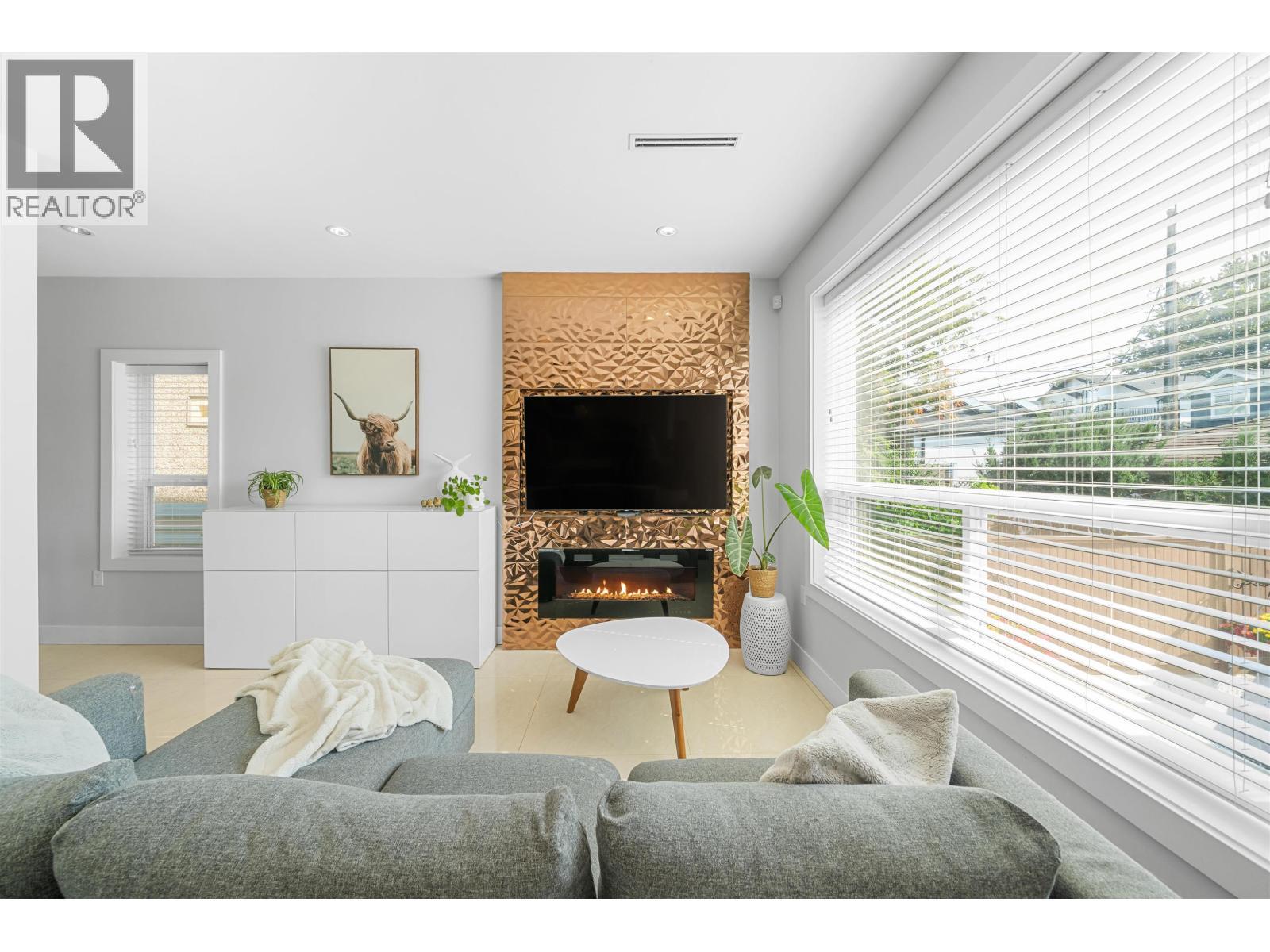 3448 Pandora Street, Vancouver, BC - Indoor Photo Showing Living Room With Fireplace