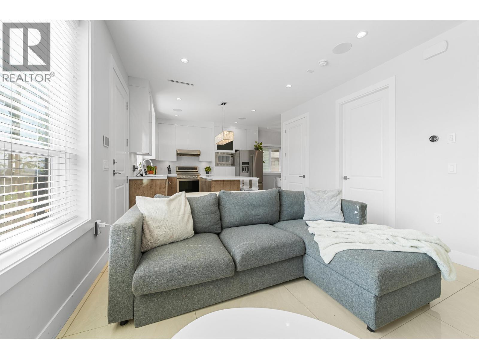 3448 Pandora Street, Vancouver, BC - Indoor Photo Showing Living Room