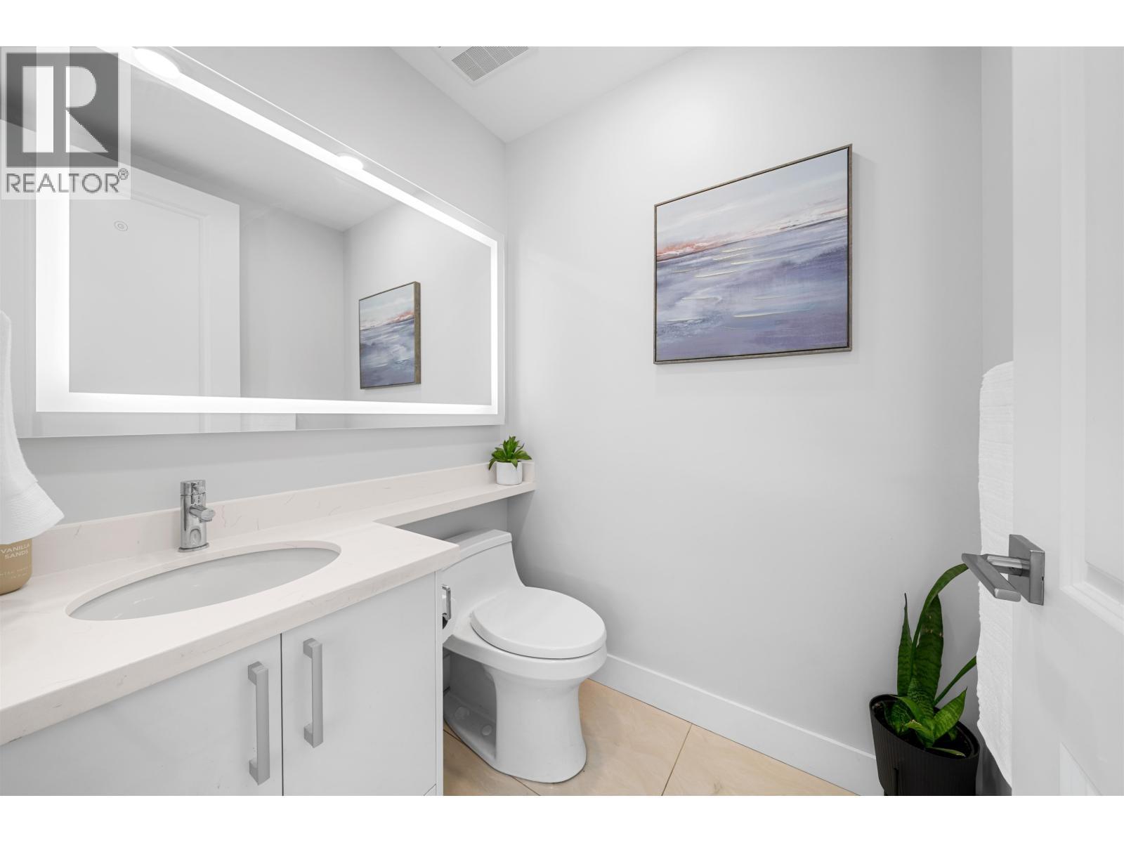 3448 Pandora Street, Vancouver, BC - Indoor Photo Showing Bathroom