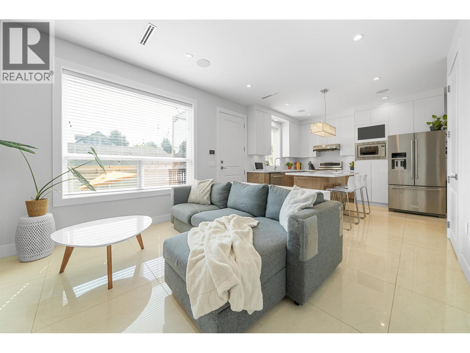 3448 Pandora Street, Vancouver, BC - Indoor Photo Showing Living Room