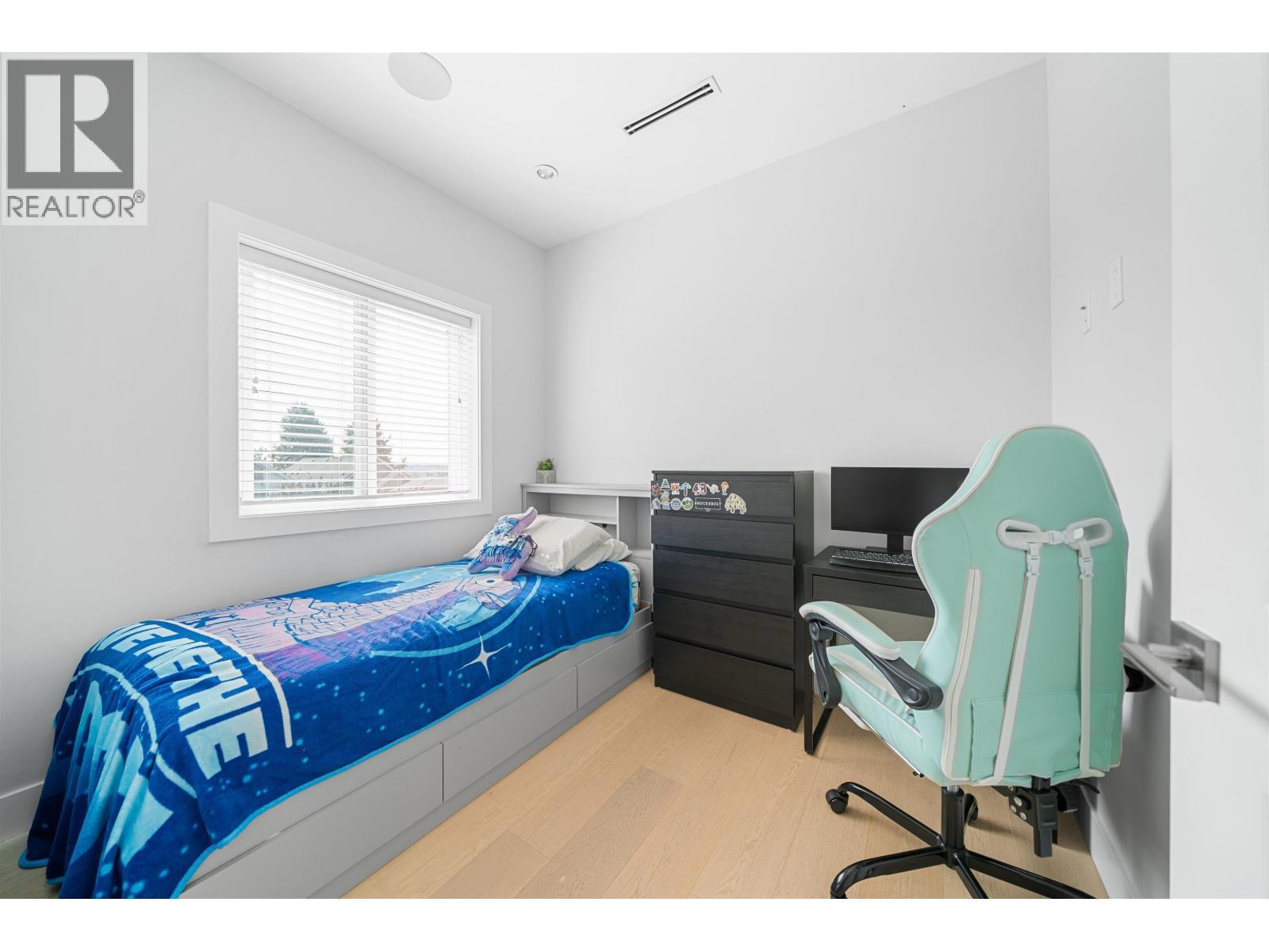 3448 Pandora Street, Vancouver, BC - Indoor Photo Showing Bedroom