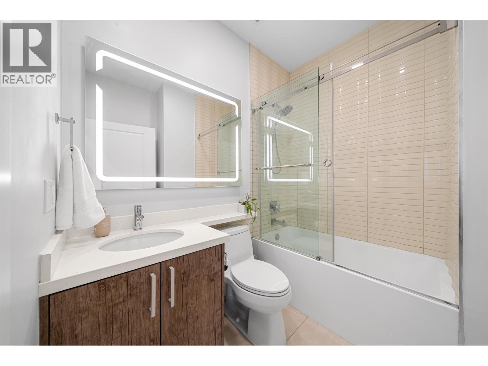 3448 Pandora Street, Vancouver, BC - Indoor Photo Showing Bathroom