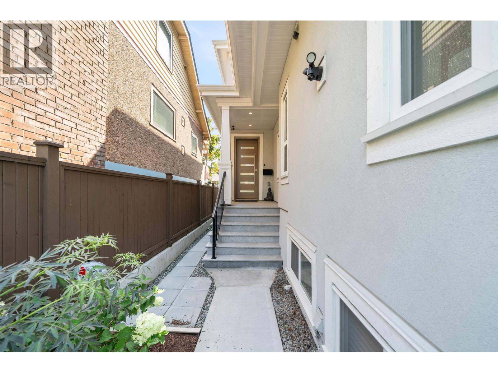 3448 Pandora Street, Vancouver, BC - Outdoor