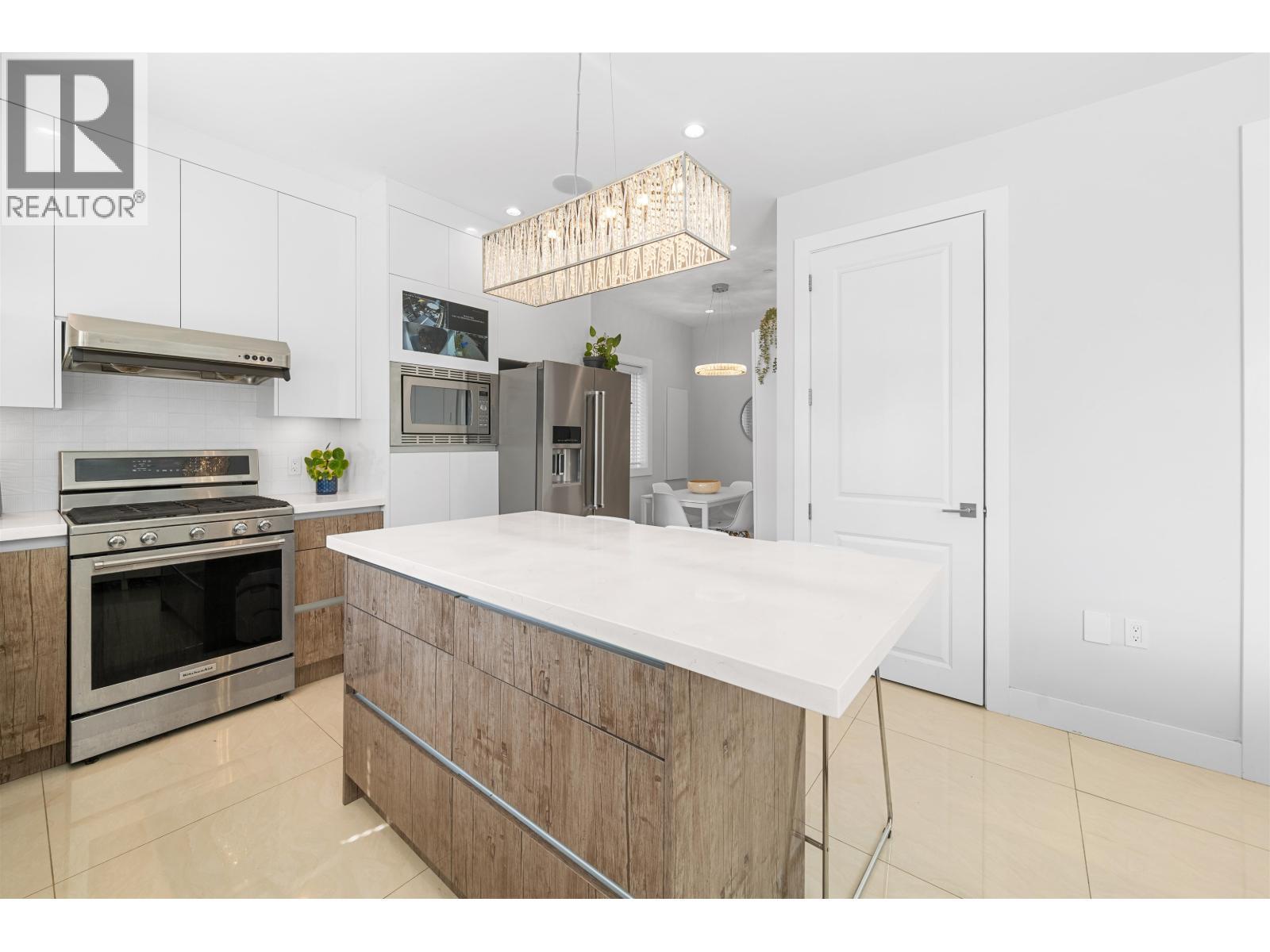 3448 Pandora Street, Vancouver, BC - Indoor Photo Showing Kitchen