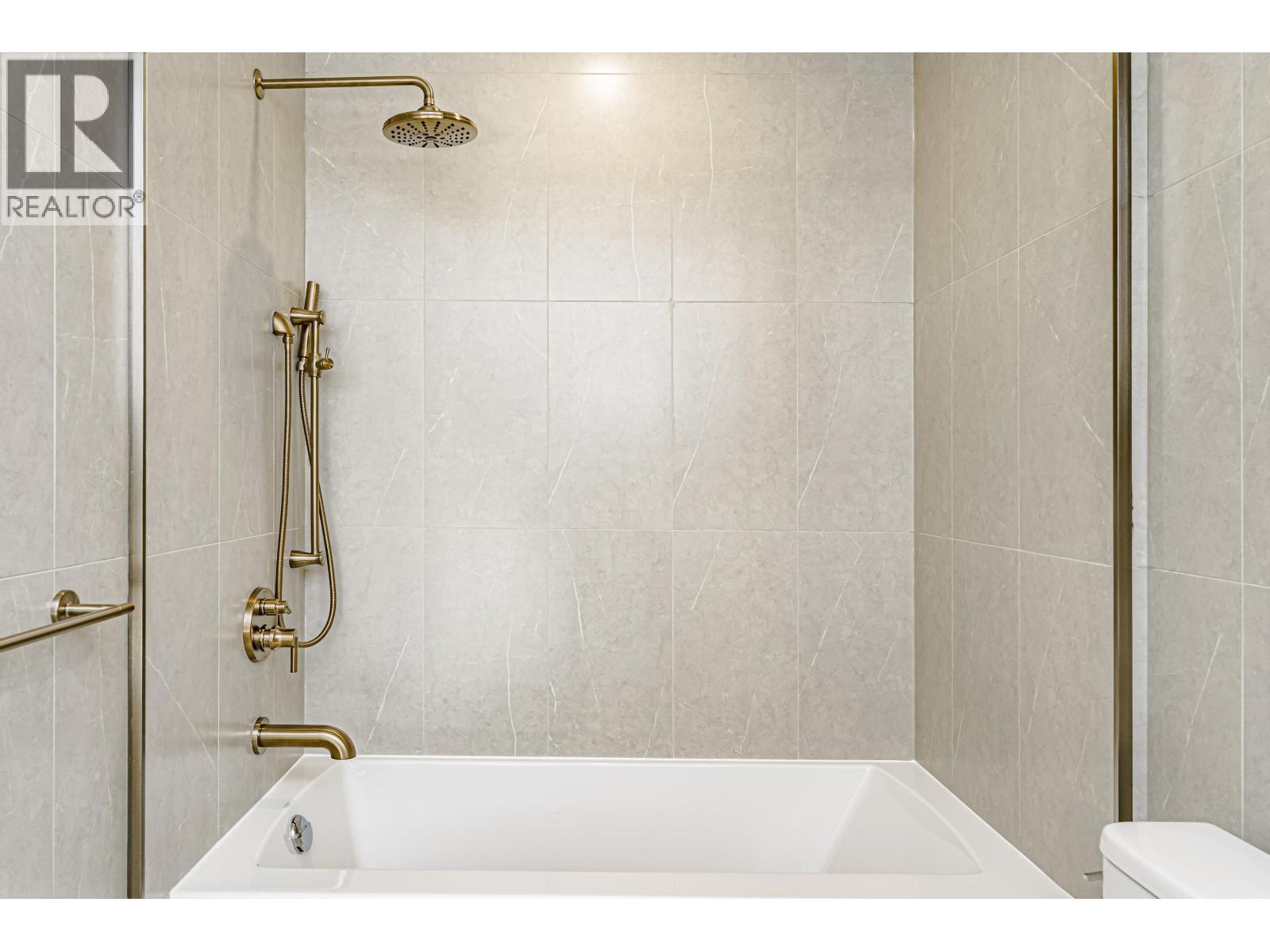 104 5007 Ash Street, Vancouver, BC - Indoor Photo Showing Bathroom