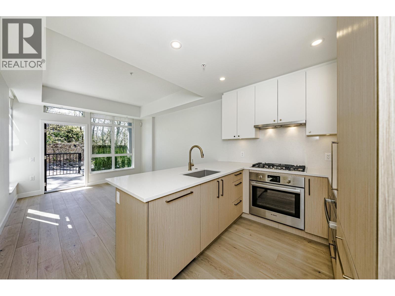 104 5007 Ash Street, Vancouver, BC - Indoor Photo Showing Kitchen With Upgraded Kitchen