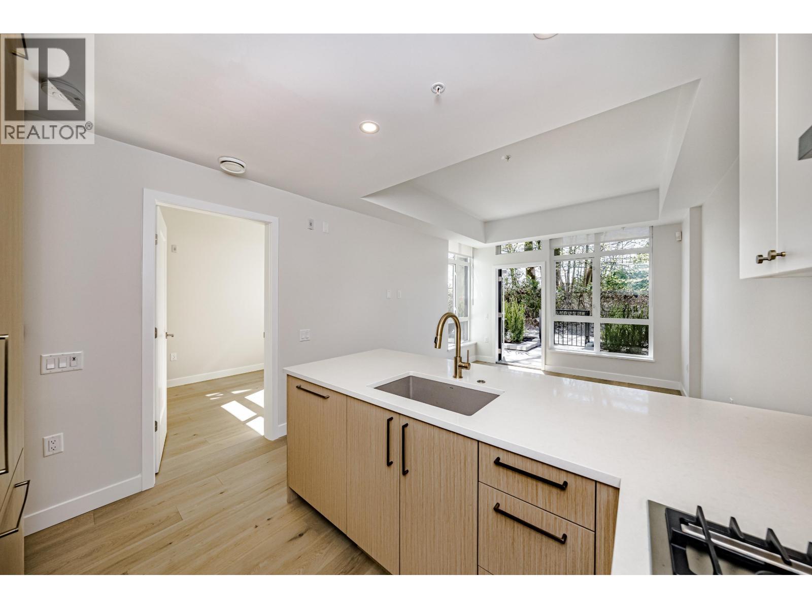 104 5007 Ash Street, Vancouver, BC - Indoor Photo Showing Kitchen