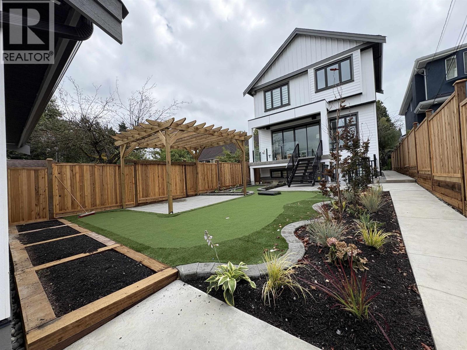 Bsmt 945 E 28Th Avenue, Vancouver, BC - Outdoor
