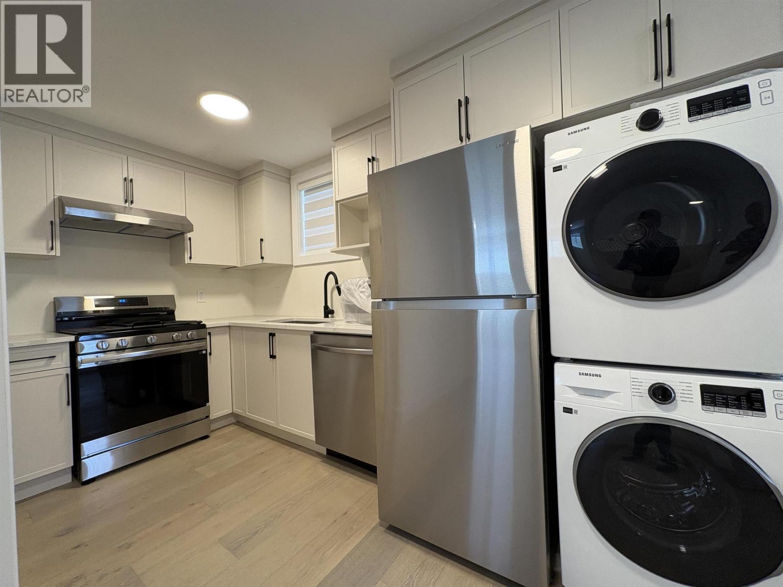 Bsmt 945 E 28Th Avenue, Vancouver, BC - Indoor Photo Showing Laundry Room