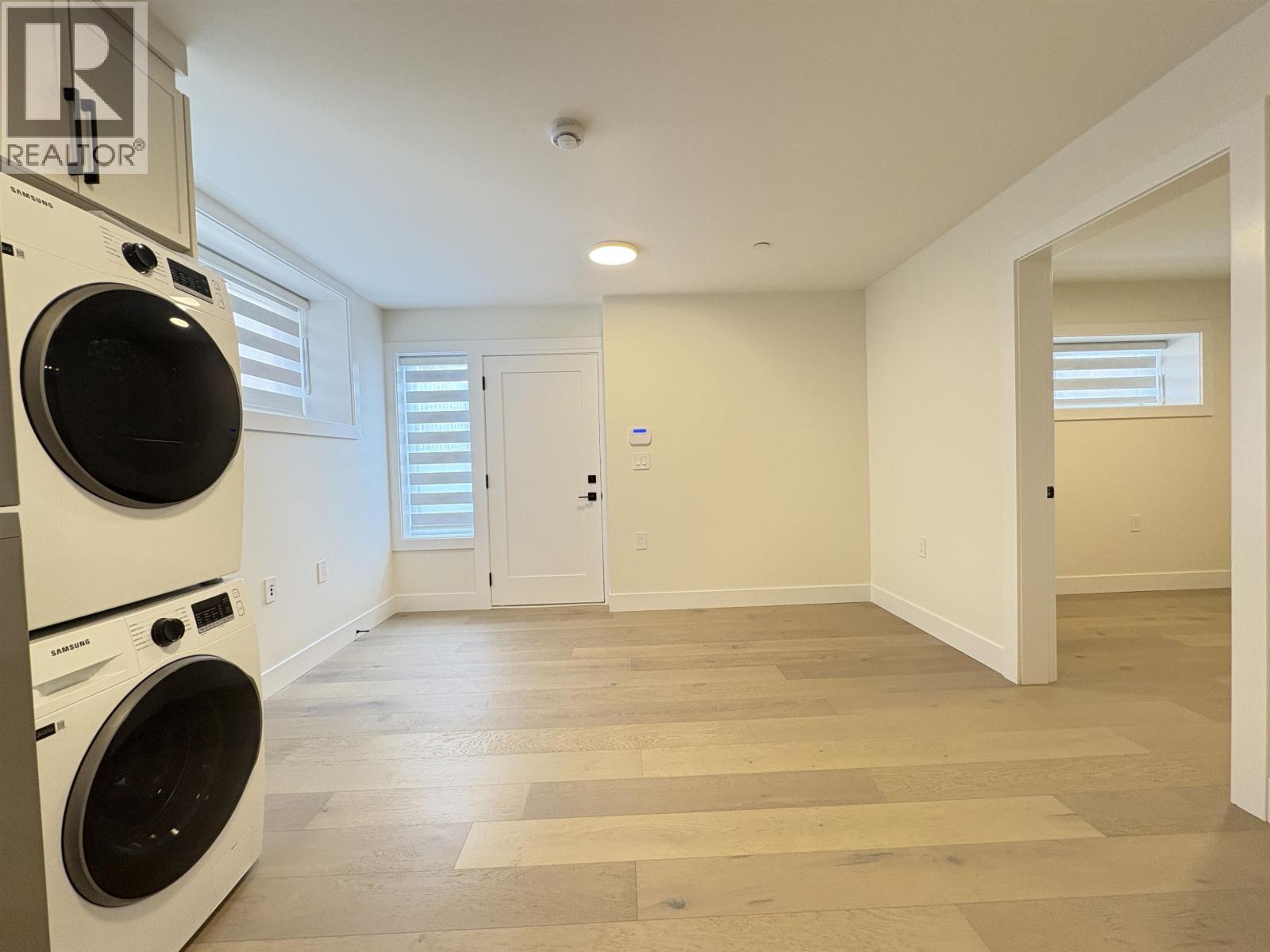 Bsmt 945 E 28Th Avenue, Vancouver, BC - Indoor Photo Showing Laundry Room