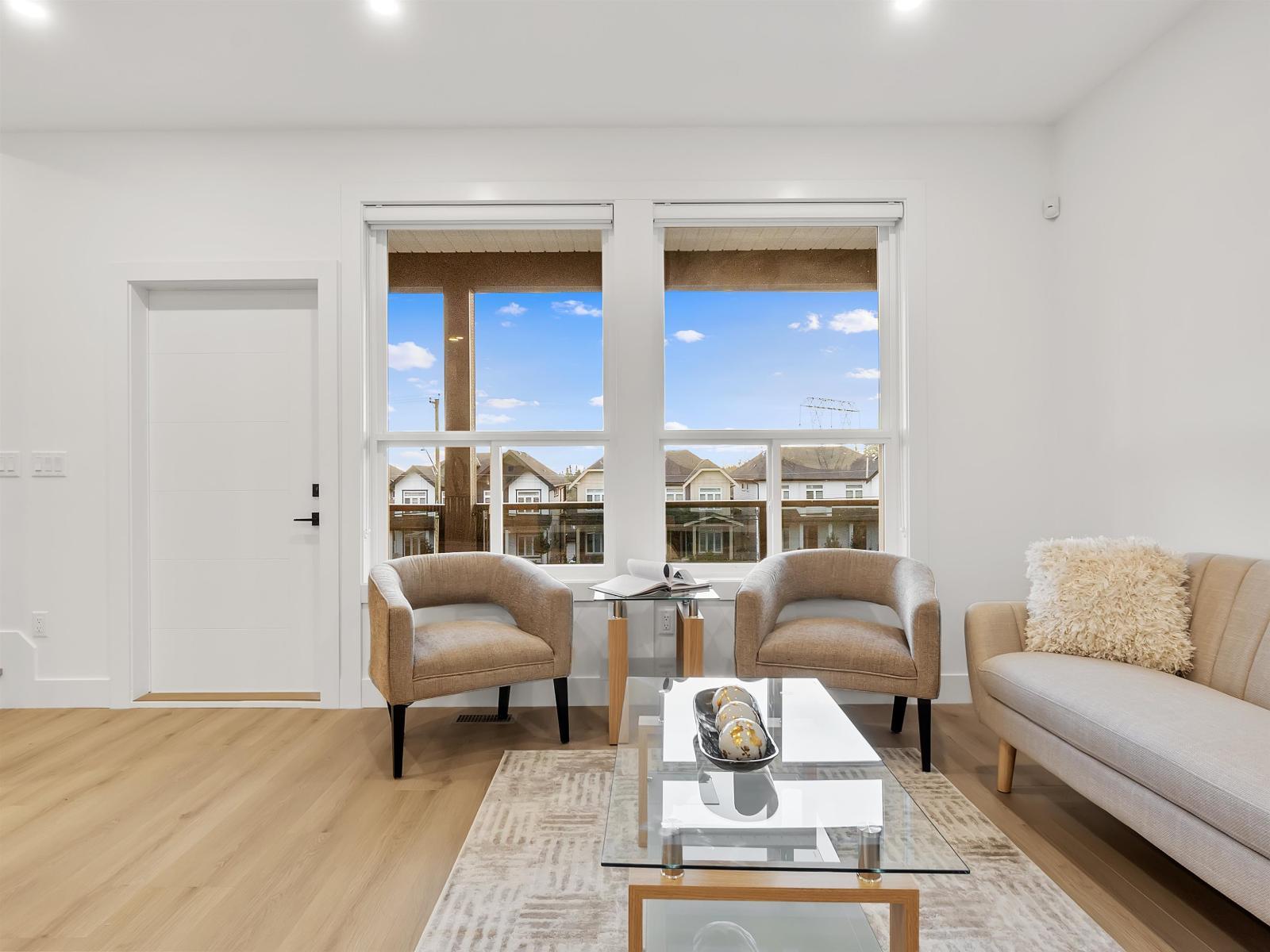 101 16697 16 Avenue, Surrey, BC - Indoor Photo Showing Living Room