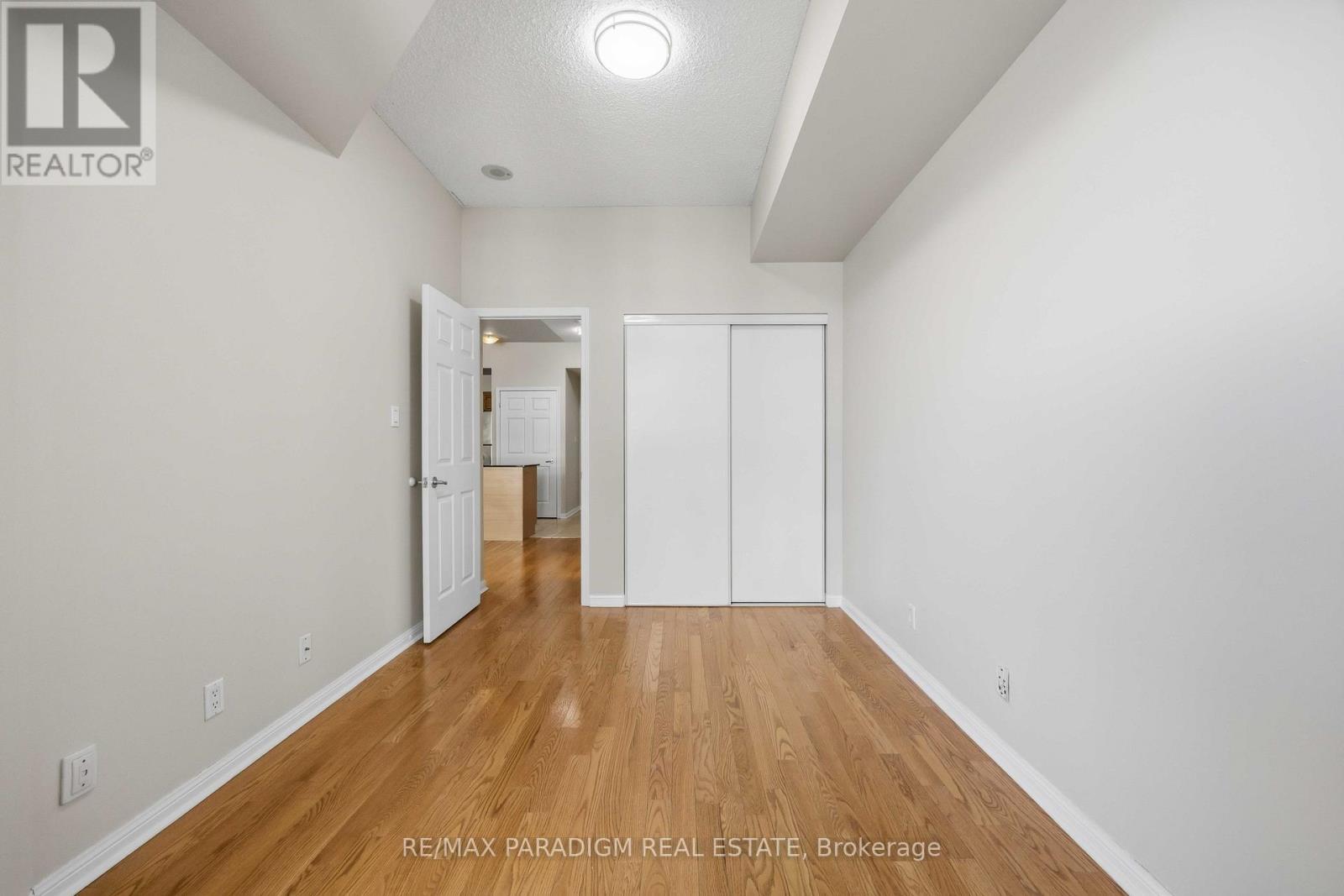 2515 - 230 Queens Quay W, Toronto, ON