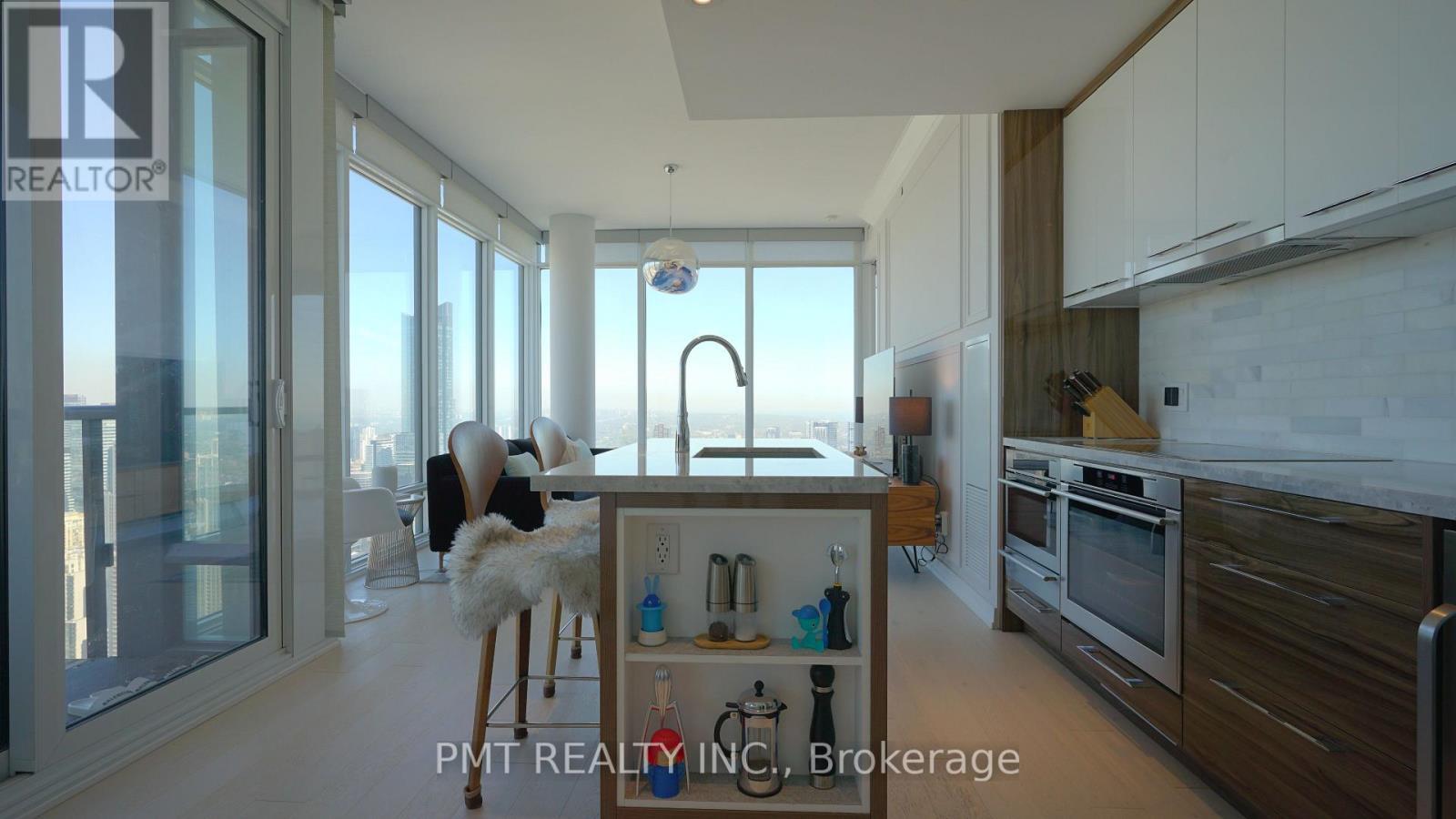 5102 - 488 University Avenue, Toronto, ON