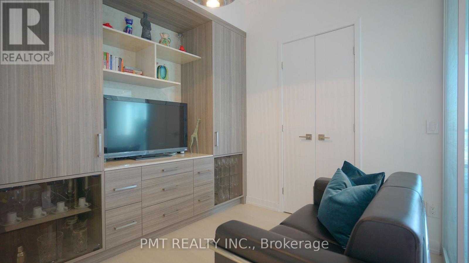 5102 - 488 University Avenue, Toronto, ON