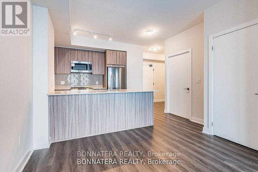 3702 - 4130 Parkside Village Drive, Mississauga, ON - Indoor Photo Showing Kitchen