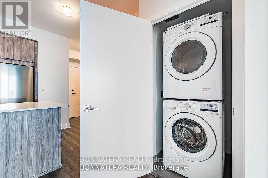 3702 - 4130 Parkside Village Drive, Mississauga, ON - Indoor Photo Showing Laundry Room