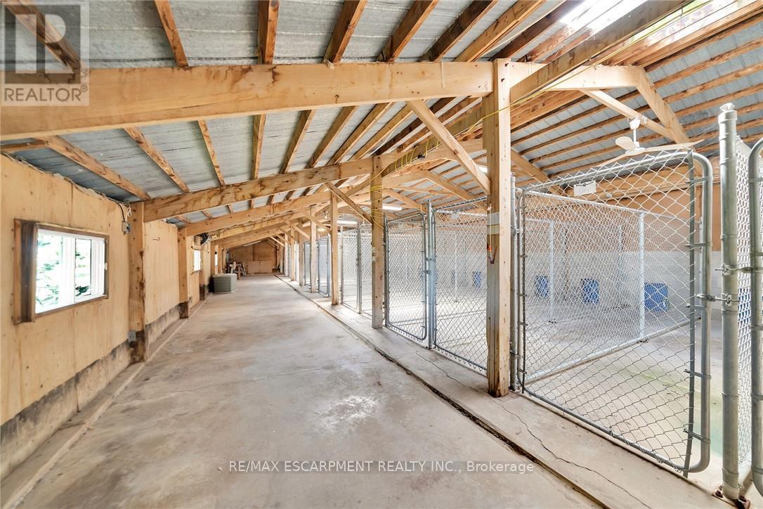 226 Carluke Road E, Hamilton, ON - Indoor