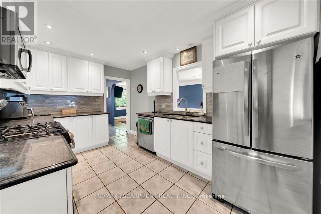 226 Carluke Road E, Hamilton, ON - Indoor Photo Showing Kitchen