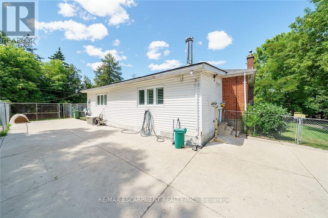226 Carluke Road E, Hamilton, ON - Outdoor