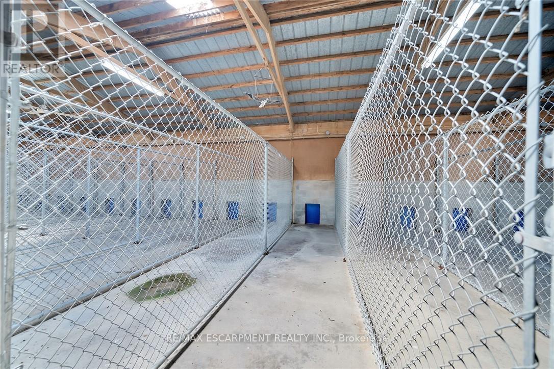 226 Carluke Road E, Hamilton, ON -