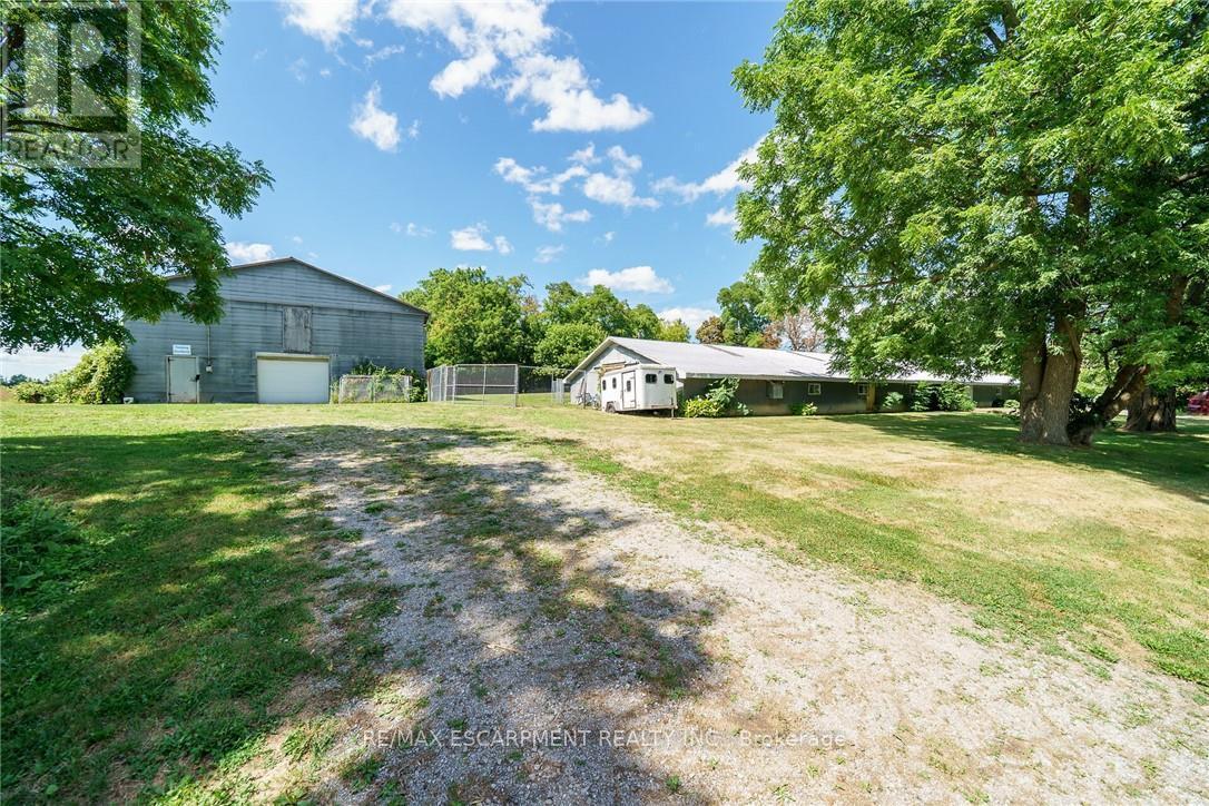 226 Carluke Road E, Hamilton, ON - Outdoor