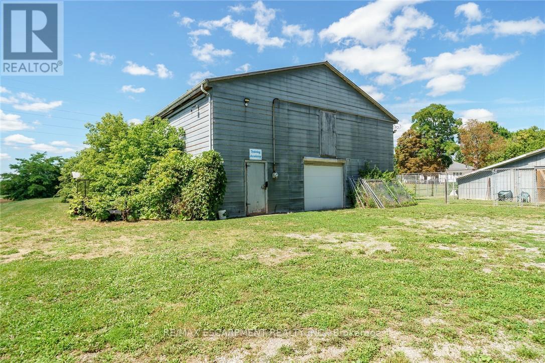 226 Carluke Road E, Hamilton, ON - Outdoor