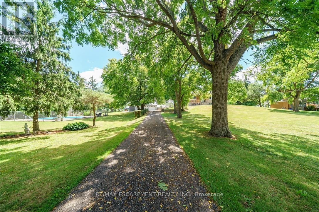 226 Carluke Road E, Hamilton, ON - Outdoor