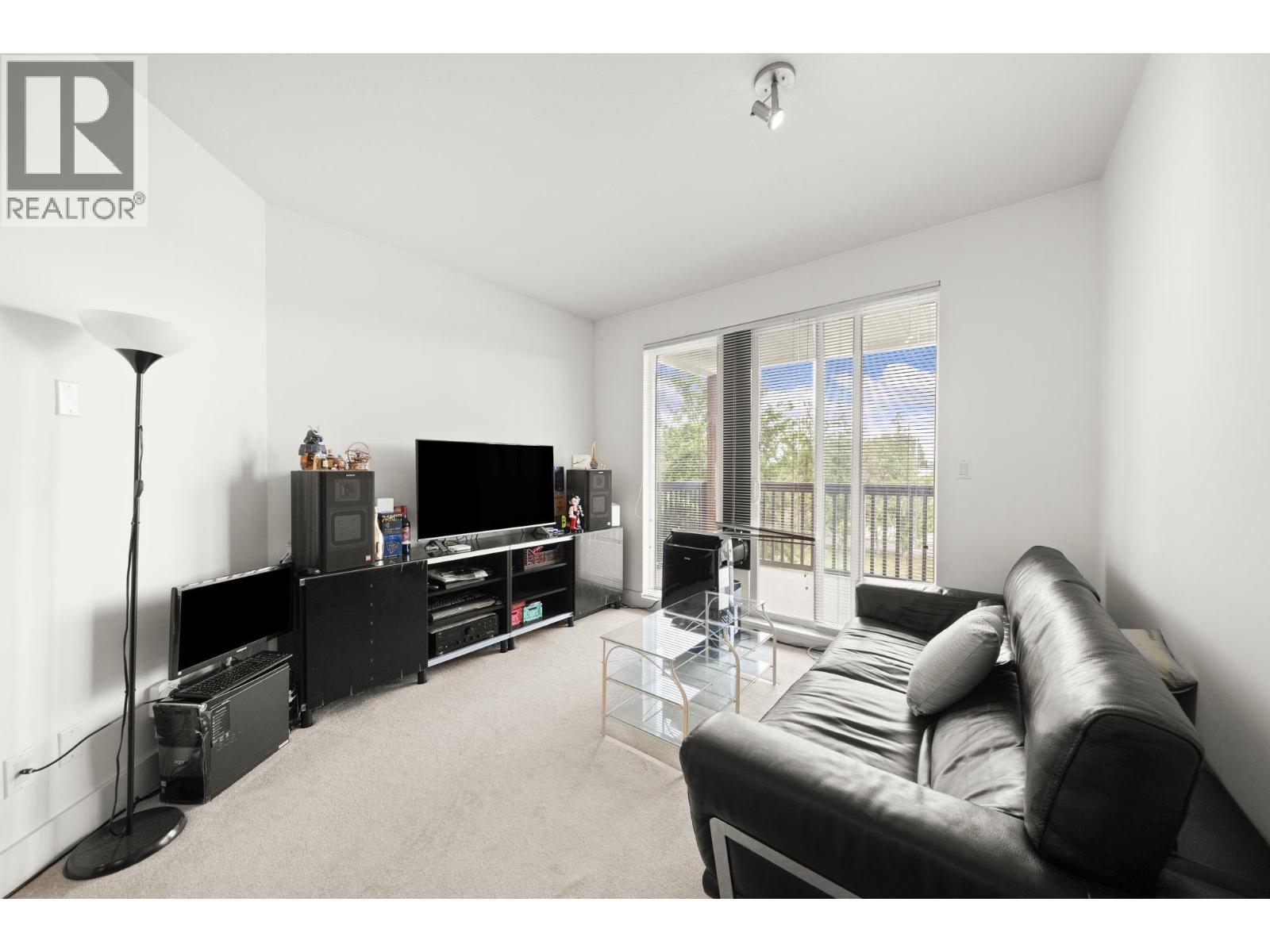 318 6033 Katsura Street, Richmond, BC - Indoor Photo Showing Living Room