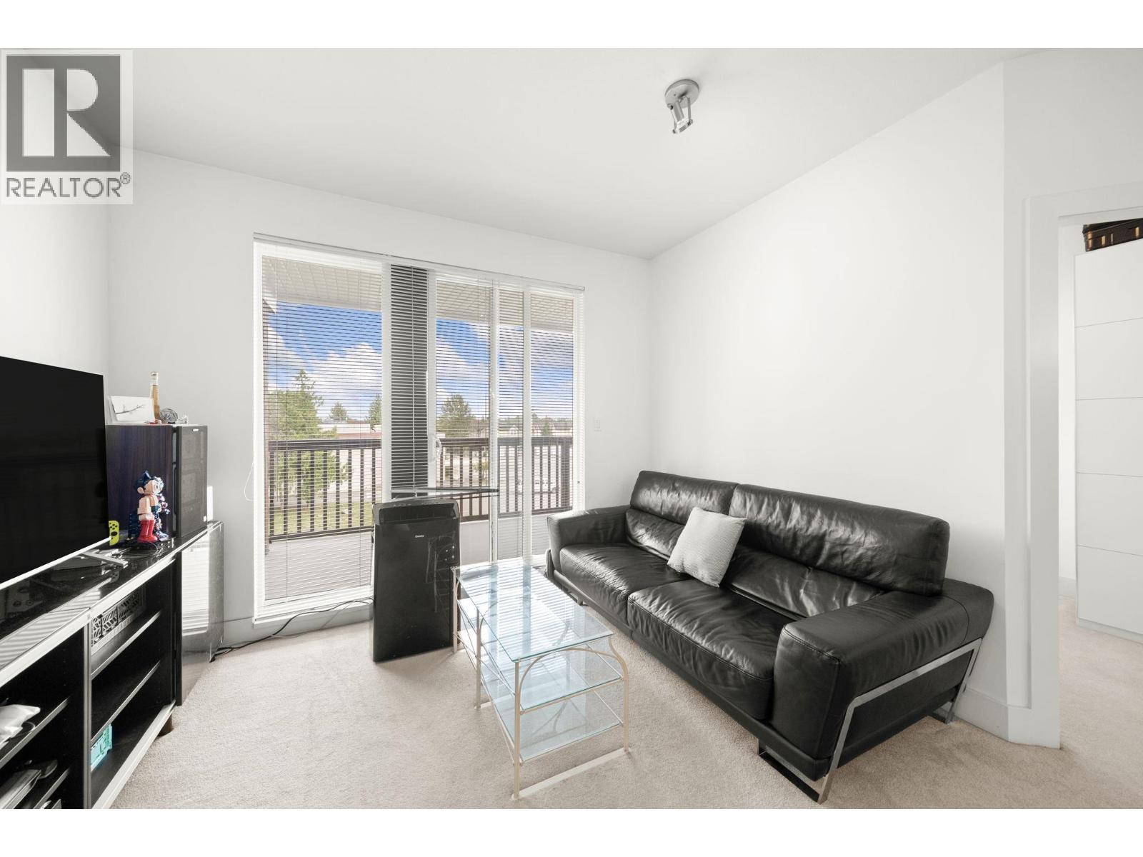 318 6033 Katsura Street, Richmond, BC - Indoor Photo Showing Living Room