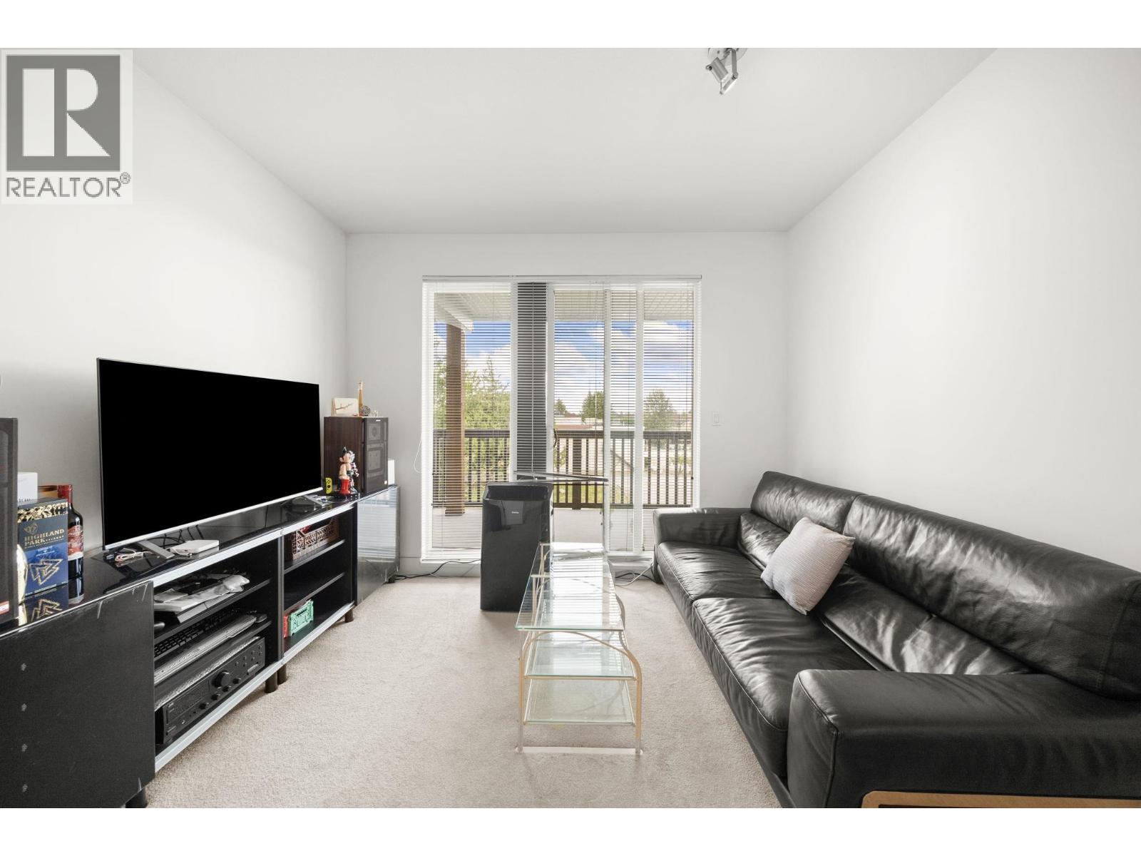 318 6033 Katsura Street, Richmond, BC - Indoor Photo Showing Living Room