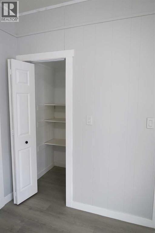 Pantry in kitchen - 111 6 Avenue Se, Three Hills, AB